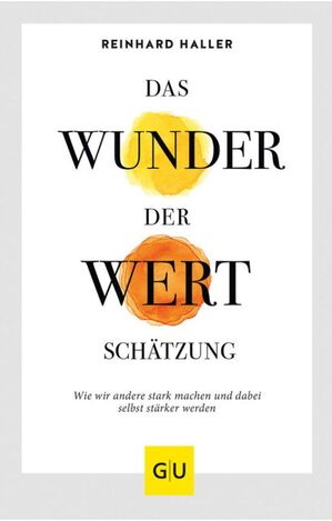 Der Buchtitel: schwarze Schrift auf weißem Cover, das in einer vertikalen Anordnung mit einem gelben und einem kupferfarbenen Aquarelltupfer gestaltet ist.