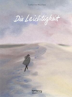 Zeichnung einer grau gekleideten Frau, die eine Wüste durchquert. Das Bild ist in Grau- und leichten Lilatönen gehalten. Oben der Titel "Die Leichtigkeit".