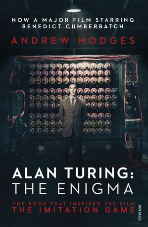 Der Schauspieler Benedict Cumberbatch vor einer überdimensionierten Platine auf schwarzem Hintergrund. Darauf der Titel: Alan Turing: The Enigma