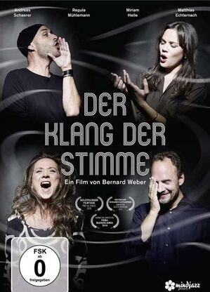 Vier Menschen, die singen auf schwarzem Untergrund. In der Mitte der Titel in Weiß "Der Klang der Stimme".